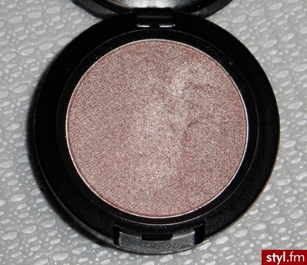 M·A·C Peacocky Collection. Mega Metal Eyeshadow
1.Dalliance - Light champagne 
2. Prance - Frosted mauve pearl 
3.Sexpectations - Metallic burgundy - Makijaże