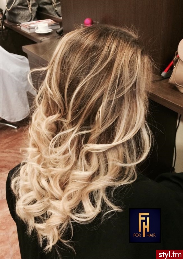 http://forhairsobieski.pl/ Sombre z Olaplex Warszawa - Blond Rozpuszczone Kręcone Na co dzień Długie Fryzury