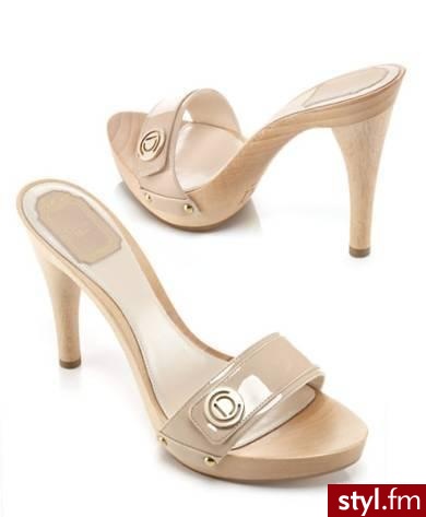 buty. Christian Dior
Jeżeli już jest proszę o link - Pozostałe Buty Moda