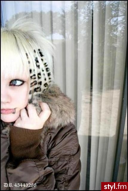 Dakota Rose - EMO Alternatywne Średnie Fryzury