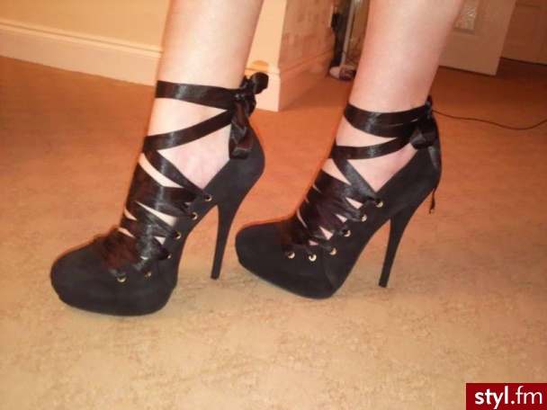 Te same co tutaj, ale inny kolor http://ikf.styl.fm/buty/item732355.htm - Pozostałe Buty Moda