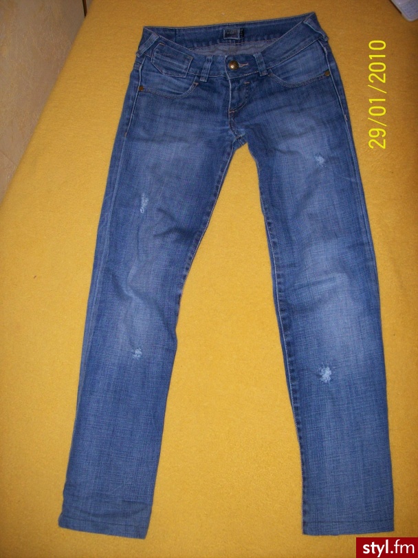 Pull and Bear rurki. Rurki biodrowki marki PULL AND BEAR
Rozm 26(S)
Stan bdb(nie idealny tylko dlatego bo były kilka razy noszone)
Długosc 96-97
Szer u góry(pas) 36
Szer w biodrach 43-44
Stan z przodu 18
 na szafa.pl mam konto od dawna i same pozyt - Misz-masz