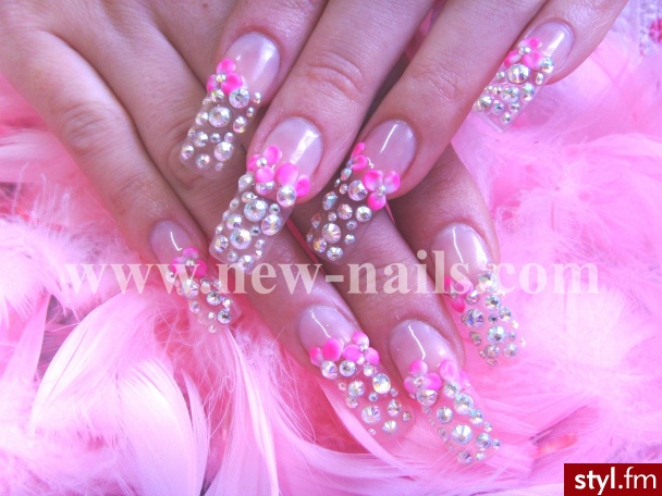 paznokcie z cyrkoniami. SZKOŁA STYLIZACJI PAZNOKCI I SKLEP FIRMOWY NEW NAILS ul.Grzybowska 2/1, 00-131 Warszawa tel: +48 22 408 88 61 fax: +48 22 408 88 62 - - szkolenia@new-nails.com http://www.new-nails.com - Paznokcie