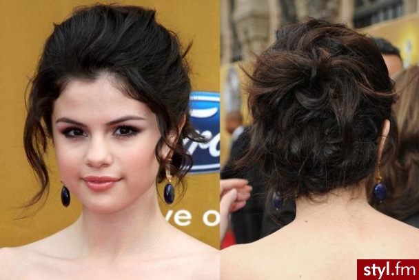 Selena Gomez - Czarne Upięcie Kręcone Na co dzień Średnie Fryzury