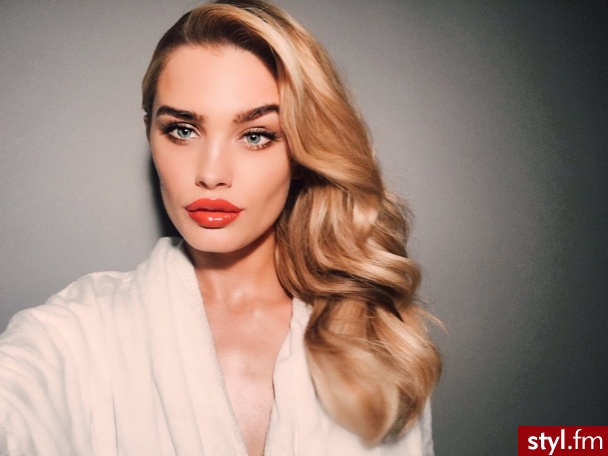 Blond Rozpuszczone Kręcone Na co dzień Długie Fryzury