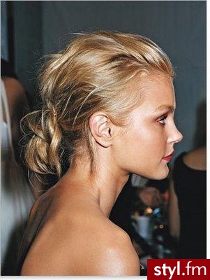 Blond Upięcie Kręcone Wieczorowe Średnie Fryzury