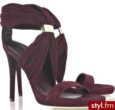 sandały Gucci. sandały Gucci. Cena: 600 euro, czyli około 2 450 zł

Kupisz w sklepie internetowym Net-a-Porter. - Pozostałe Buty Moda