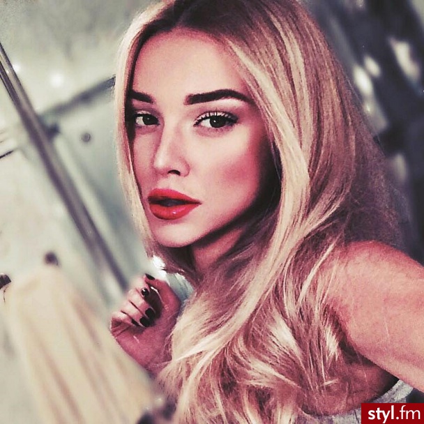 Blond Rozpuszczone Kręcone Na co dzień Średnie Fryzury