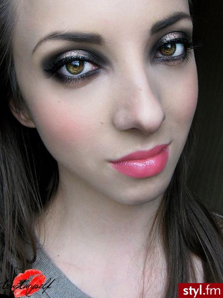 http://trustmyself-make-up.blogspot.com/2012/05/dzien-dobrych-wiadomosci.html - Wieczorowe Makijaże