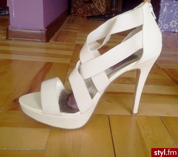 allegro.pl/piekne-buty-sandaly-biale-okazja-lato-platforma-i2403901646.html - Sandały Buty Moda