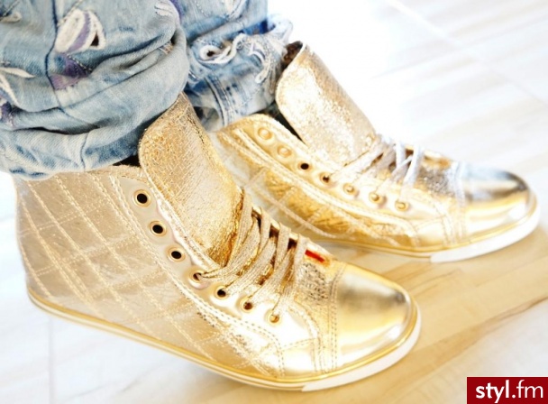 a może tejQuery17205179156847298145_1363086236295
http://extra-look.blogspot.com/ - Trampki Buty Moda