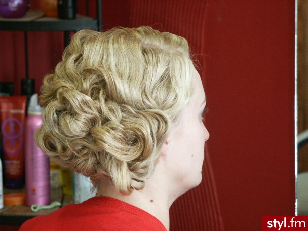 Białystok Salon Fryzjerski La Donna - Wieczorowe Średnie Fryzury