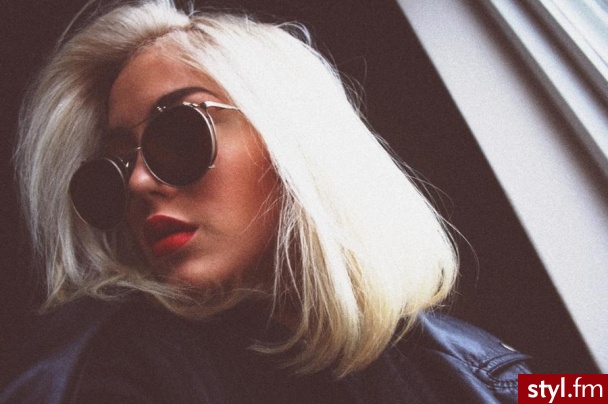 Blond Rozpuszczone Proste Na co dzień Średnie Fryzury