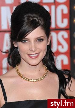 Ashley Greene - Wieczorowe Średnie Fryzury