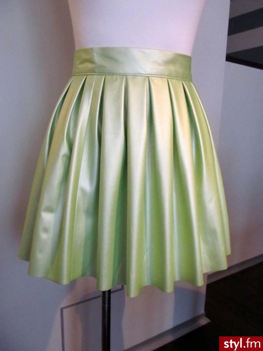 Średnie Spódnice Moda