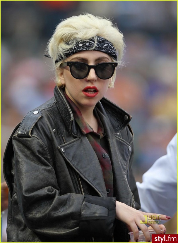 Lady gaga ; DD - Krótkie Fryzury