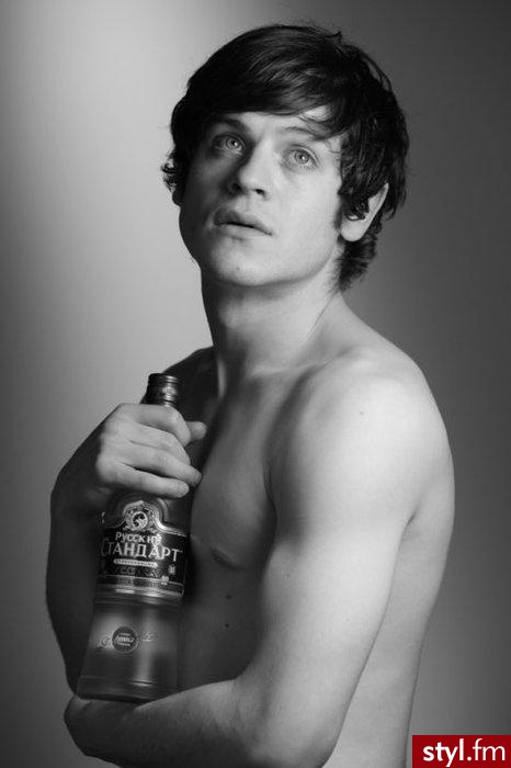 Iwan Rheon <3 - Średnie Męskie Fryzury