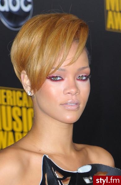 Rihanna - Makijaże