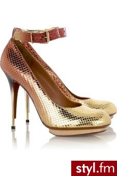 buty. Lanvin
Jeżeli już jest proszę o link - Pozostałe Buty Moda