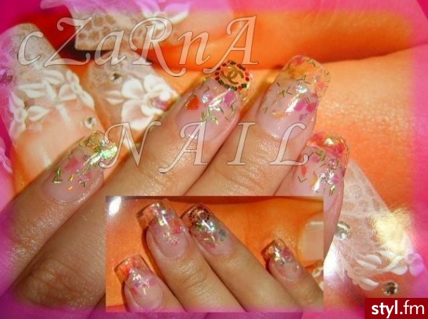 Clear by Chanel. Na focie łapka prawa i lewa. Nie widac jak sie blyszcza :( tam gdzie nie widac foli na wolnym brzegu - ona jest :D - Paznokcie