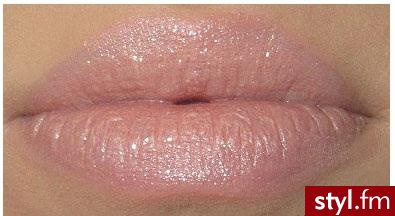 USTA USTA. Revlon Colorburst Lipstick in the shade Pink Sugar - Makijaże