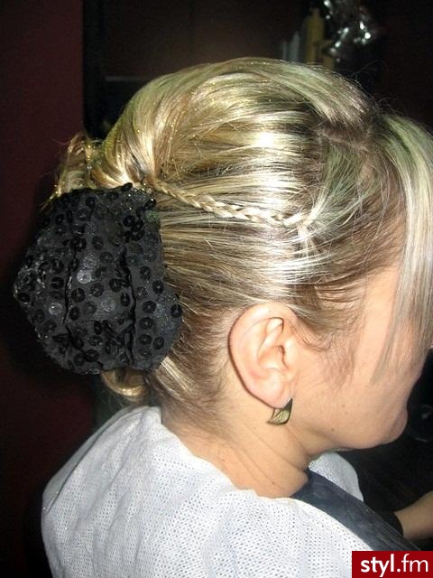 Blond Upięcie Proste Wieczorowe Średnie Fryzury