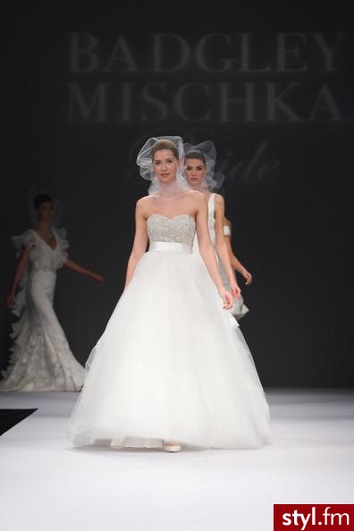 Sukienki Moda