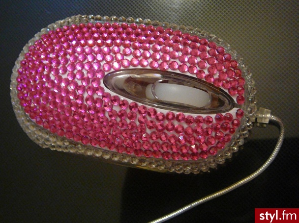 Bling-Bling Mouse. Moja :) Optyczna myszka do laptopa... Bling-Bling od firmy TRUST :) Na żywo jest kolorystycznie trochę ciemniejsza i fajowo się mieni ;] Cena: Około 50 zł. - Gadżety Inne Moda
