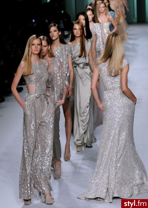 Sukienki Moda