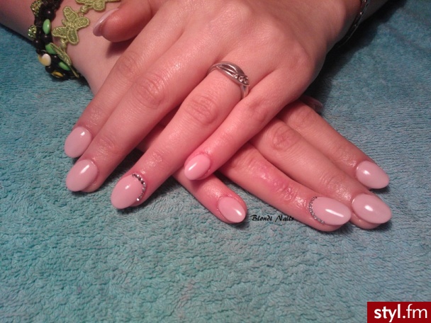 Blondi Nails - Migdałki Akryl Paznokcie