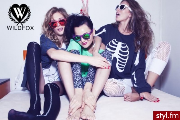 Jeżeli zdjęcie znajduje się już w galerii poproszę o link - Moda uliczna Inne Moda