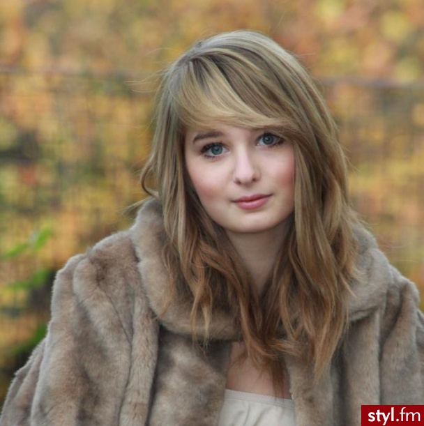 Średnie Fryzury