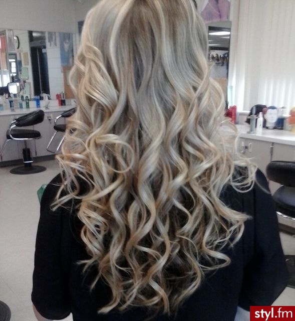 Blond Rozpuszczone Kręcone Na co dzień Długie Fryzury