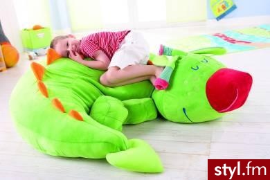 Pluszowy smok Fridolin marki Haba w kolorze soczystej limonki oprócz tego, że relaksuje, jest także „partnerem” do zabawy.
Wymiary: 110 cm x 110 cm x 70 cm
Cena: 1 226 zł
Kupisz w internetowym sklepie Petitbaby. - Mój pokój Wnętrza