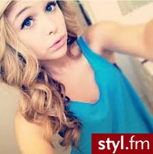 Acacia Clark ! Świetna ^^ - Blond Rozpuszczone Kręcone Konkursowe, pokazowe Średnie Fryzury