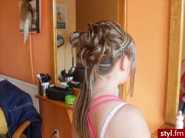 Salon urody strzegowo - Ślubne Średnie Fryzury