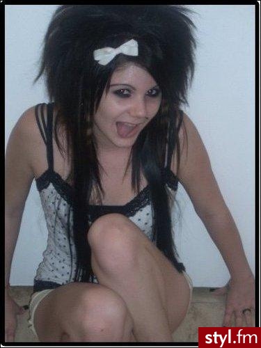 Jeśli zdjęcie już jest w galerii podaj link to usunę :) - EMO Alternatywne Średnie Fryzury