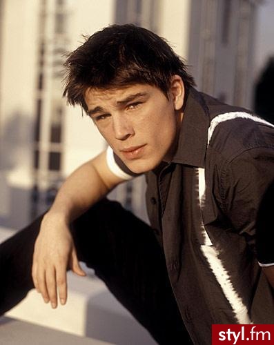 Jeśli jest napisz i podaj link ;)
Josh Hartnett - Średnie Męskie Fryzury