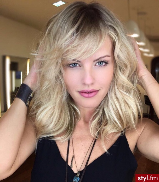 Blond Rozpuszczone Proste z grzywką Na co dzień Średnie Fryzury