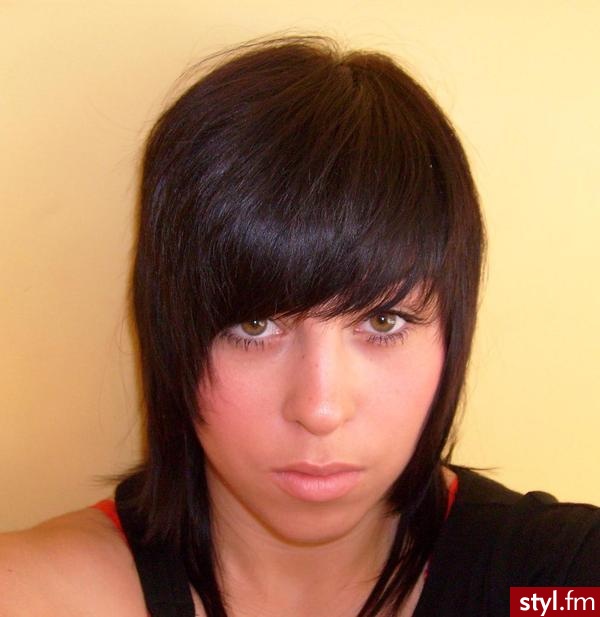 - - Średnie Fryzury