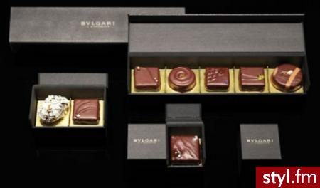Bvlgari wie doskonale, że kobiety najbardziej kochają modę i czekoladę. We wszystkich butikach pojawiły się tajemnicze małe opakowania z czekoladkami. - Misz-masz