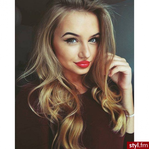 Blond Rozpuszczone Kręcone Na co dzień Długie Fryzury