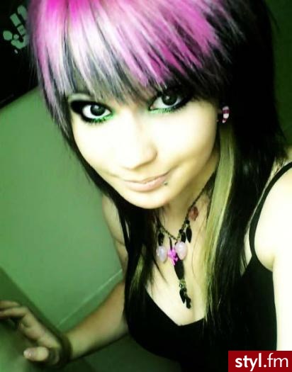 pink & black - Średnie Fryzury