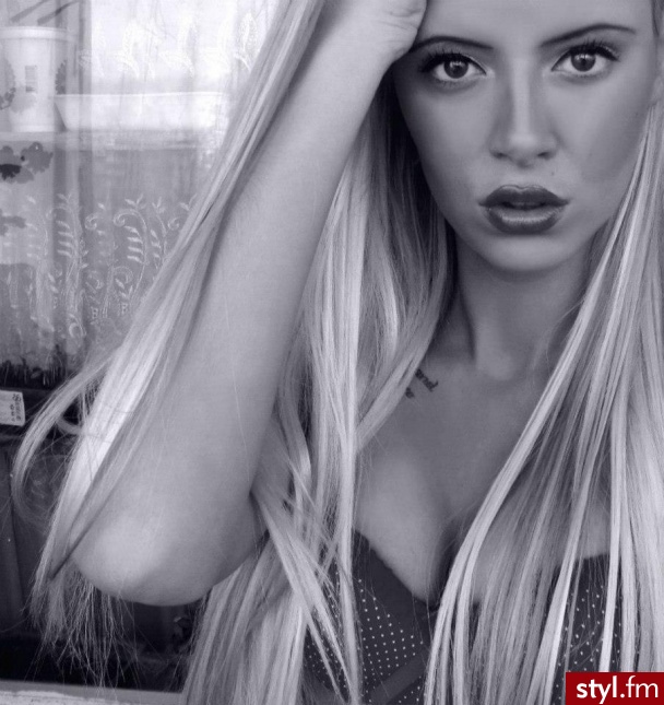 Luana Below - Blond Rozpuszczone Proste Na co dzień Długie Fryzury