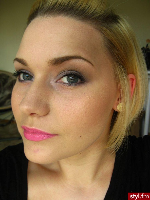 makijaż. Lips:
MAC Pink Fish Tinted Lip Conditioner
MAC Pink Noveau lipstick - Makijaże