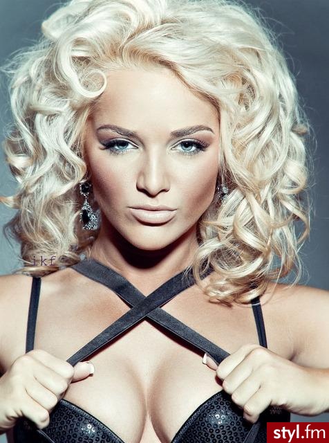 Blond Rozpuszczone Kręcone Na co dzień Średnie Fryzury