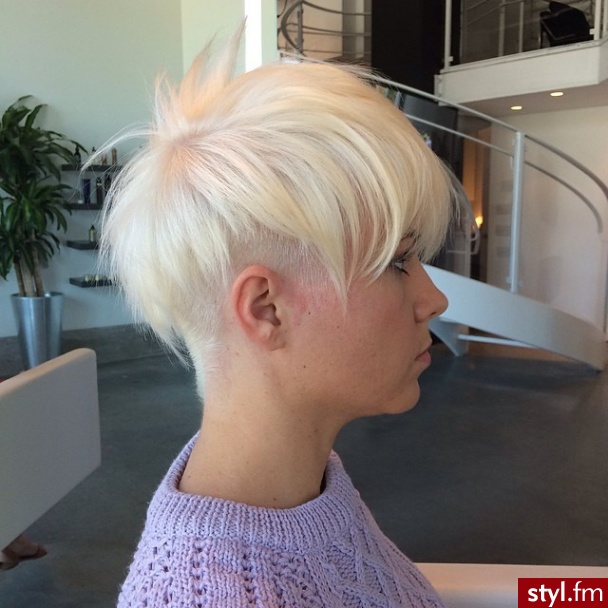 Blond Rozpuszczone Proste z grzywką Na co dzień Krótkie Fryzury
