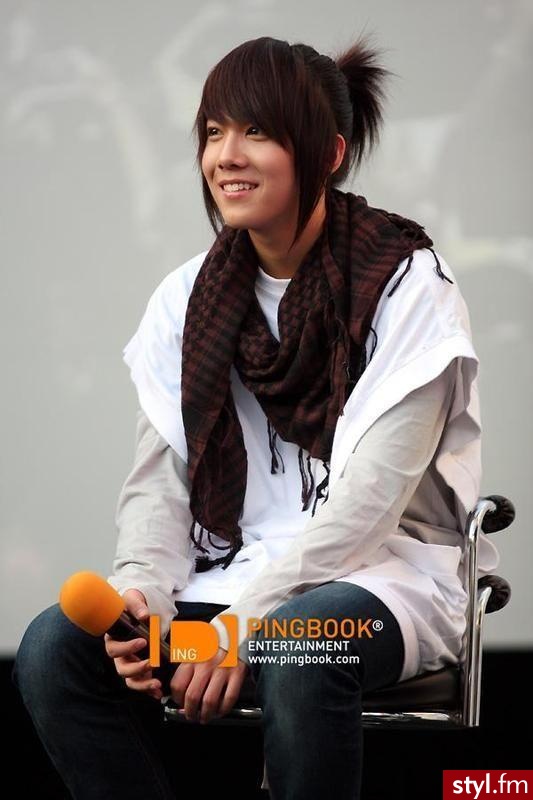 Lee Hong Ki. Lee Hong Ki - Średnie Męskie Fryzury