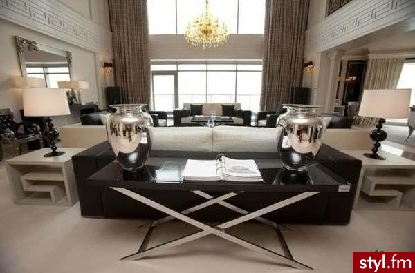 Ten elegancki apartamentkosztuje około 15 milionów dolarów. Zajmuje powierzchnię 900 m2. Znajduje się w jednym z najdroższych kompleksów mieszkalnych Szanghaju - Thomson Riviera. - Mój pokój Wnętrza