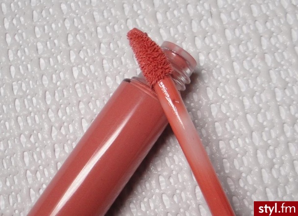 USTA USTA. Kissable Lipcolor
 So Vain - Muted dirty coral - Makijaże